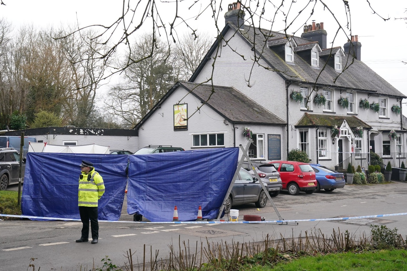 Kent pub shooting suspect ‘may have entered river’, police say 